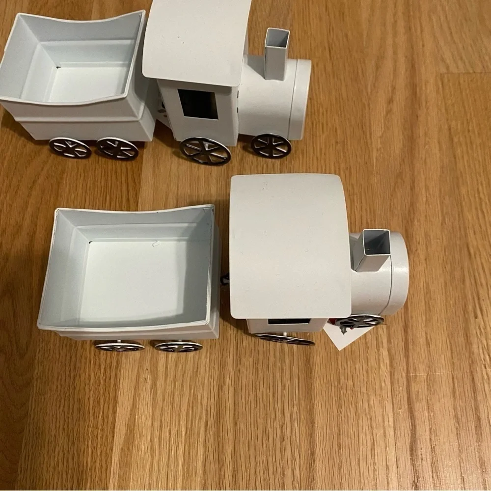 New Target Bullseye Small White Metal Train Perfect for Christmas Tiered Tray